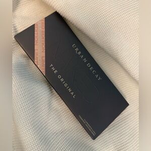 🆕Urban Decay Naked Eyeshadow Palette with Brush